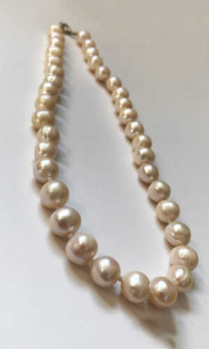 collier de perles blanches